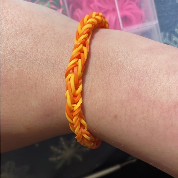 6 inch black and white rainbow loom bracelet - Picture 1 of 3